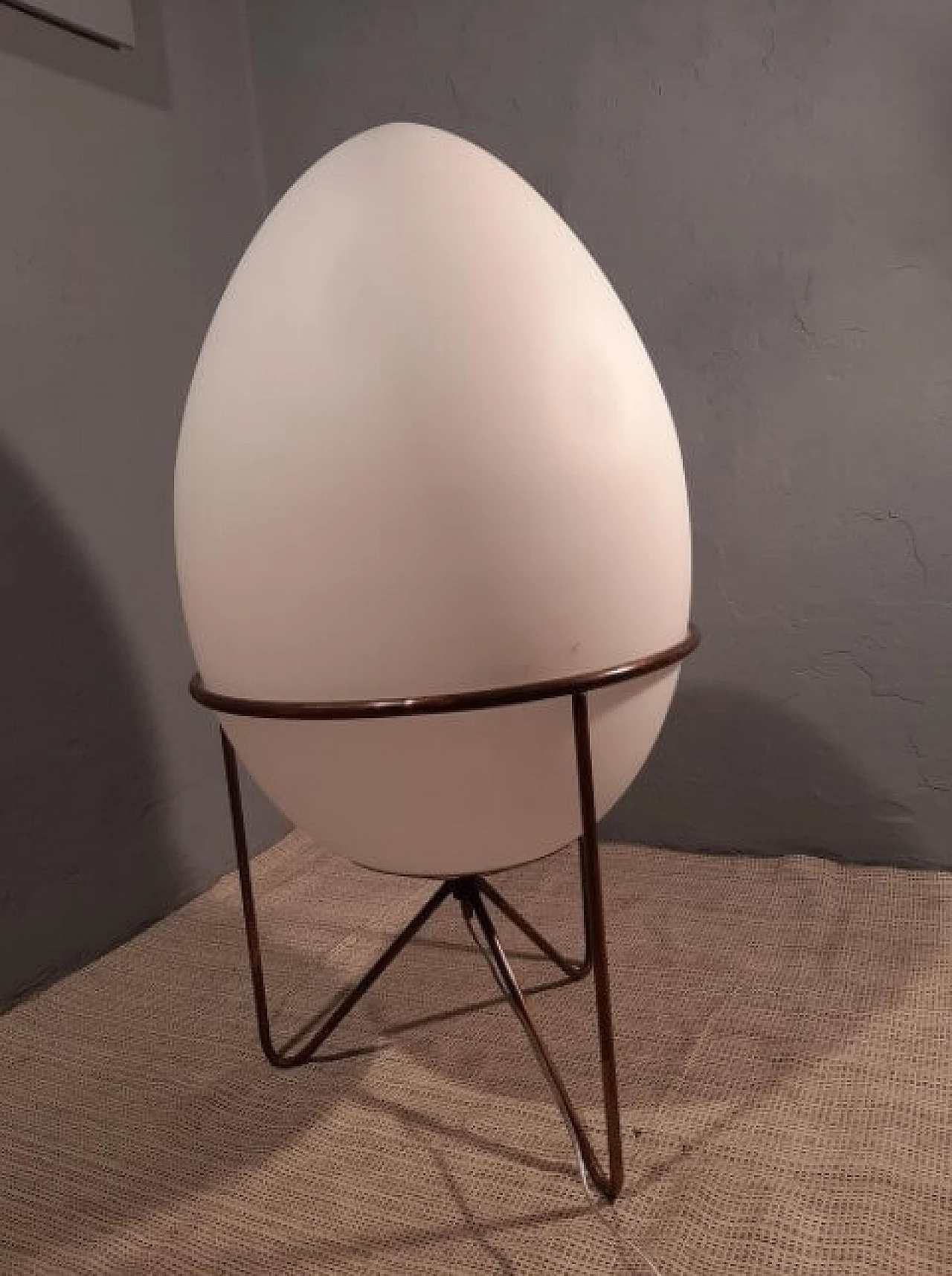 Egg-shaped table lamp in iron and opaline glass in the style of Stilnovo, 90s 1262187