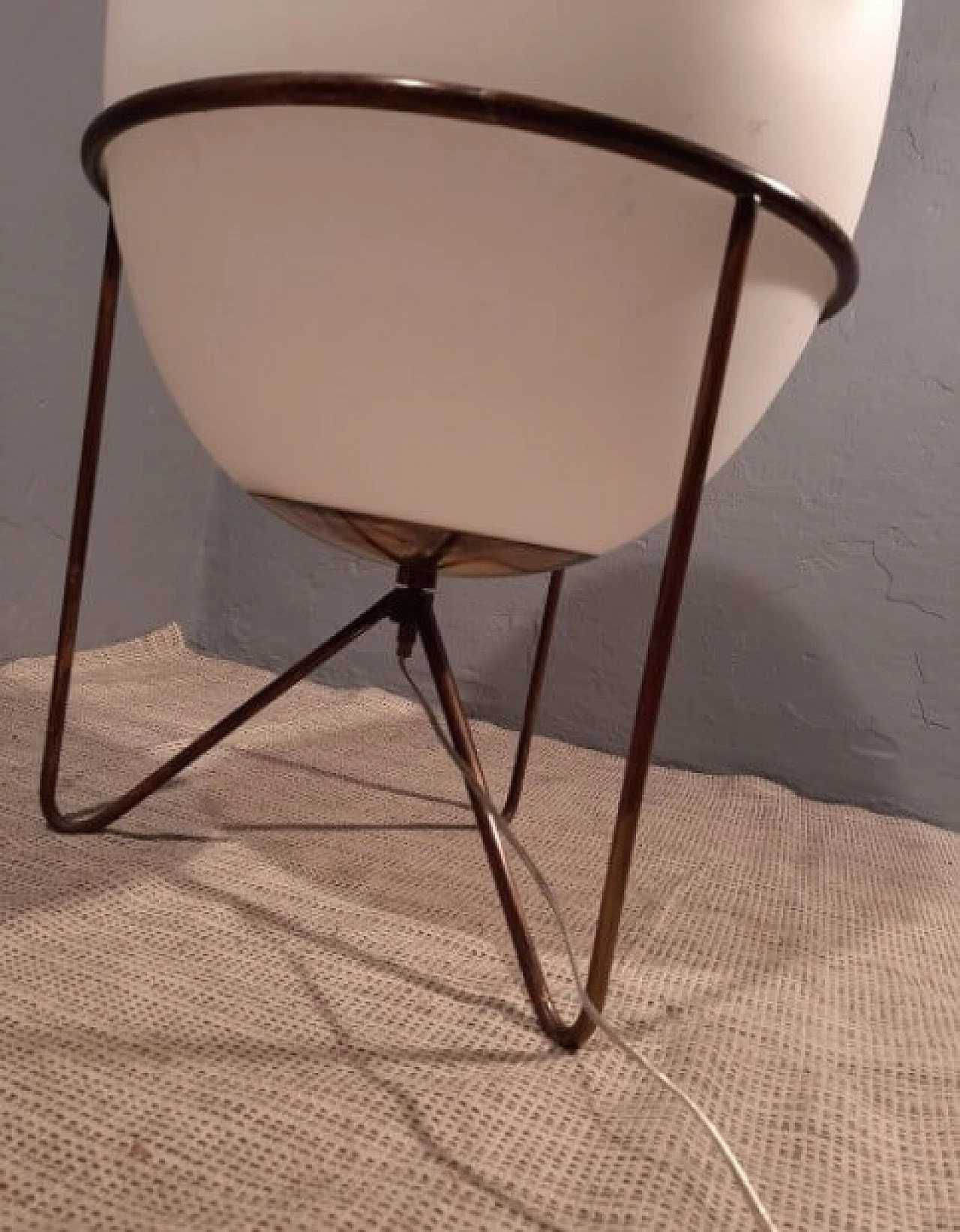 Egg-shaped table lamp in iron and opaline glass in the style of Stilnovo, 90s 1262190
