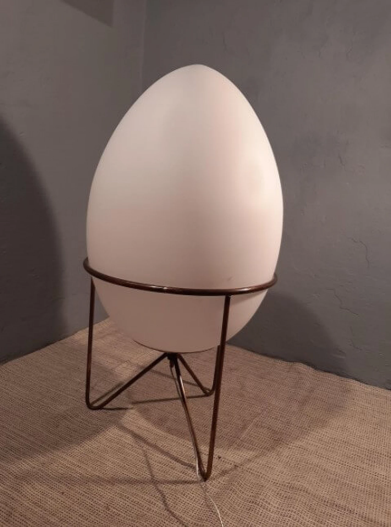 Egg-shaped table lamp in iron and opaline glass in the style of Stilnovo, 90s 1262191