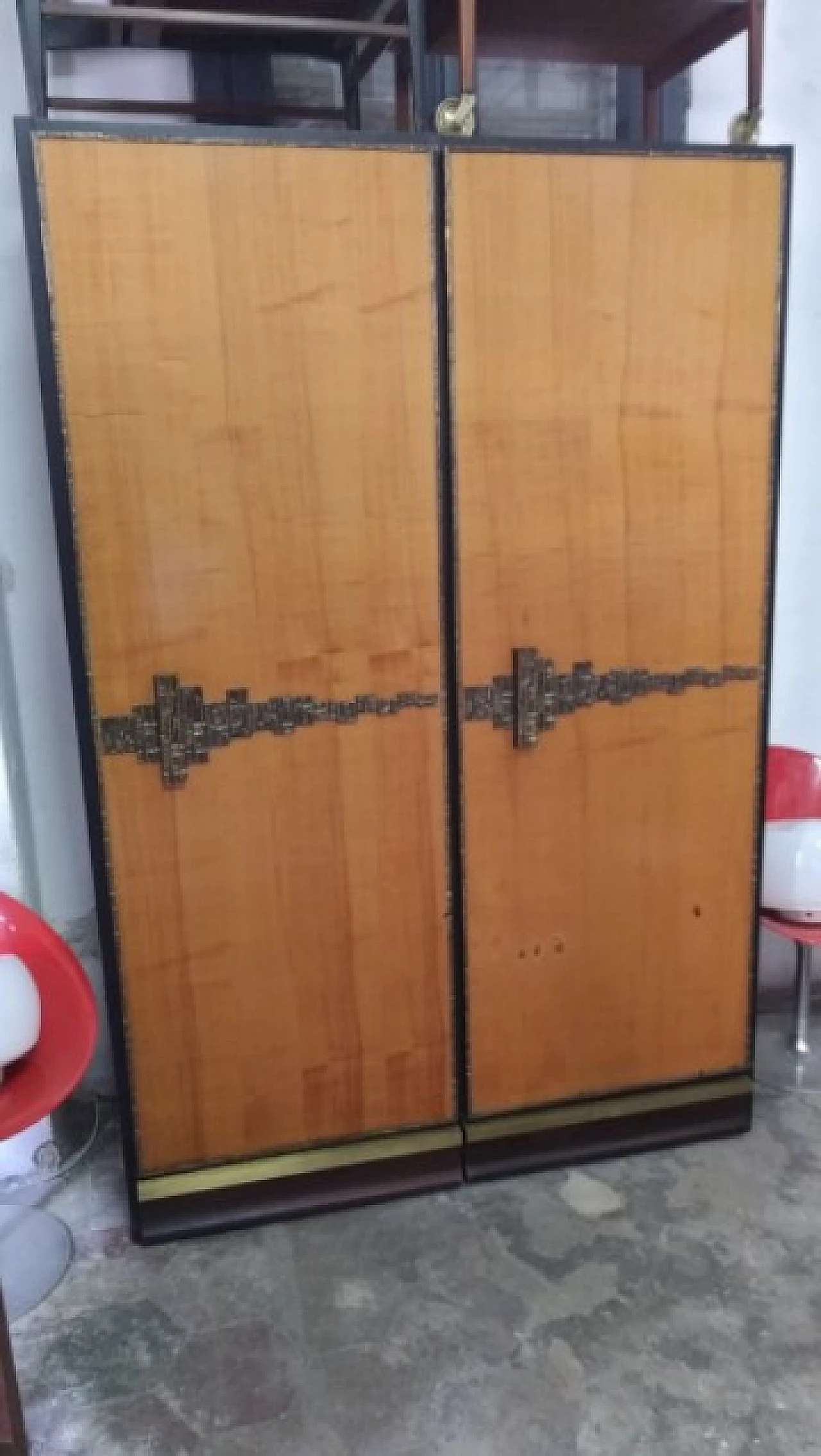 Armadio in macassar, ebano e bronzo di Luciano Frigerio per Desio, anni '50 1262227