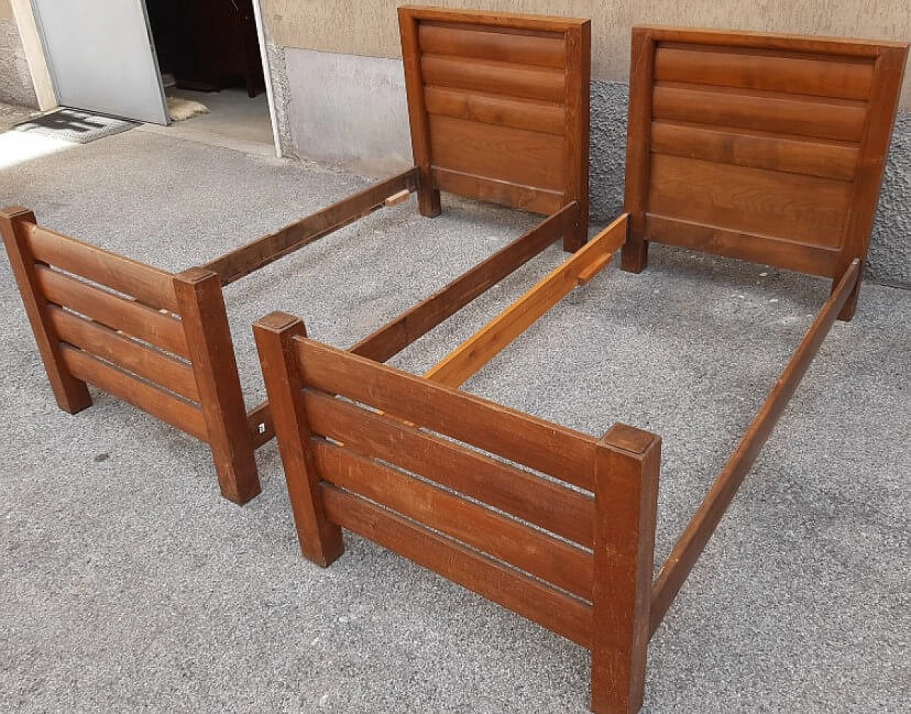 Pair of single beds in oak by Melchiorre Bega, 30s 1262738