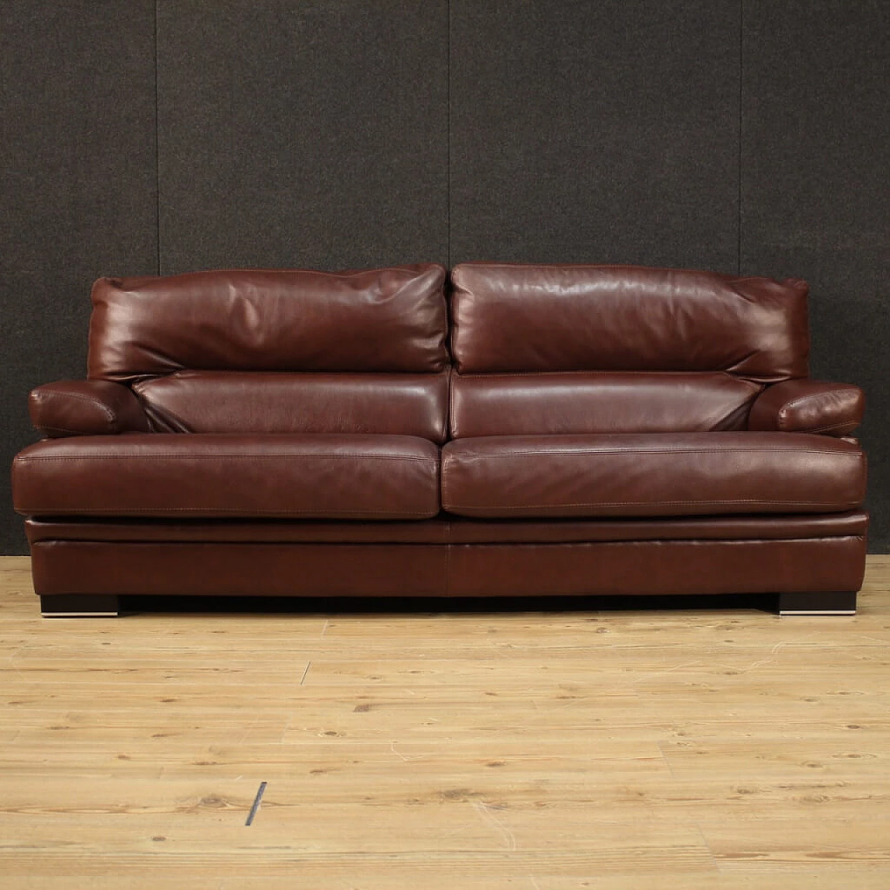 Grande divano rivestito in pelle, anni '80 1263549