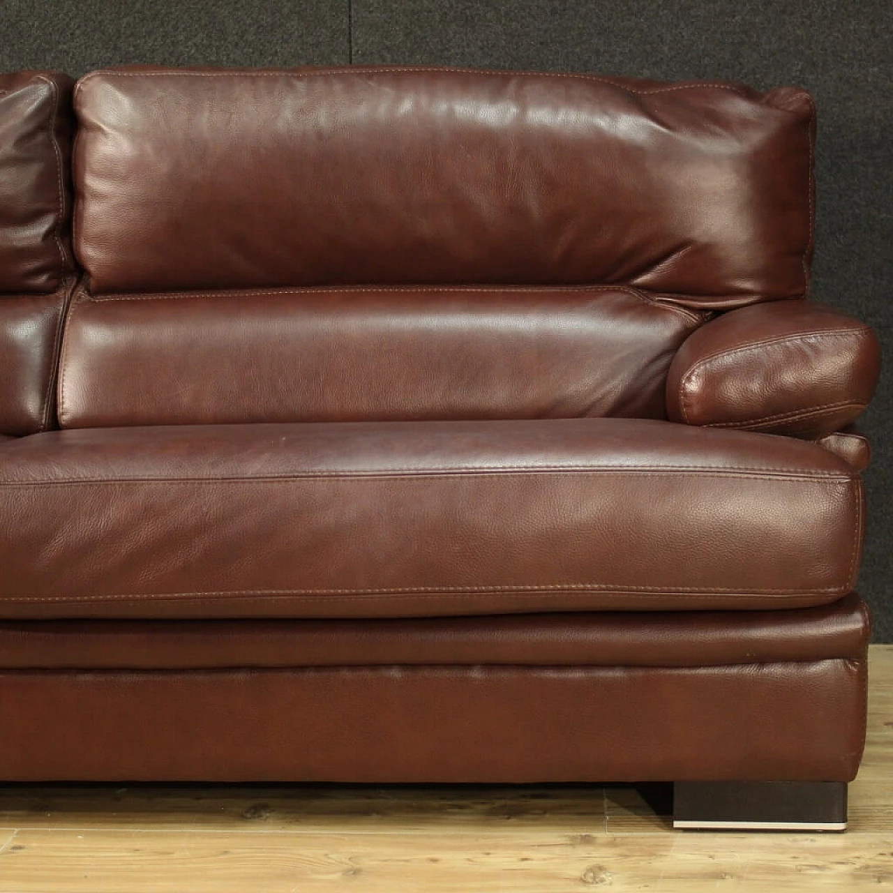 Grande divano rivestito in pelle, anni '80 1263557