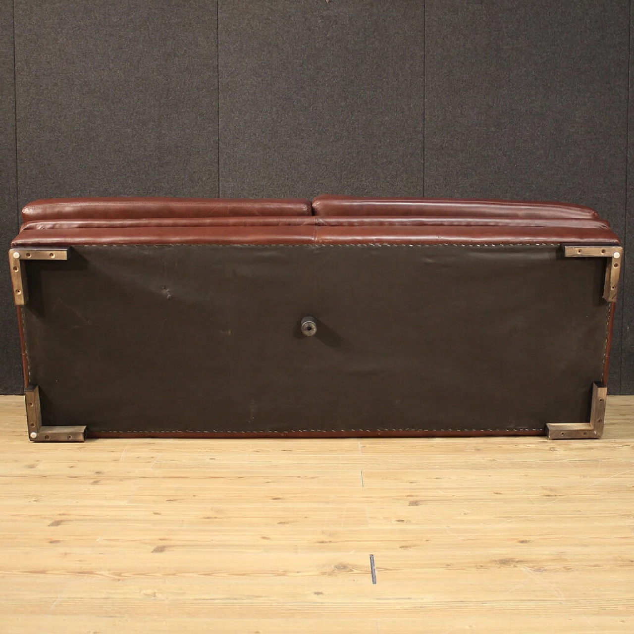 Grande divano rivestito in pelle, anni '80 1263558