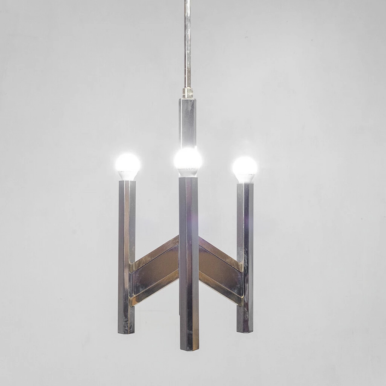 Lampadario a 3 luci Chevron in metallo e ottone di Sciolari, anni '70 1264037