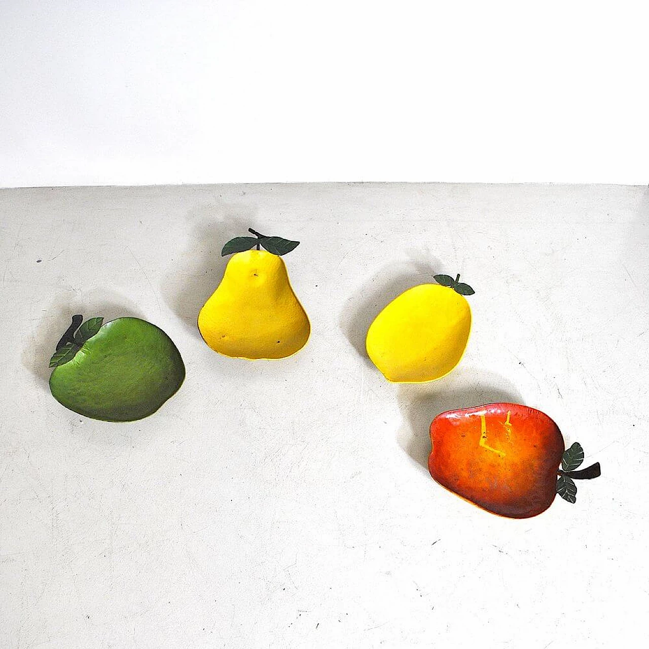 4 Fruit bowls in enameled metal, 40s 1265301