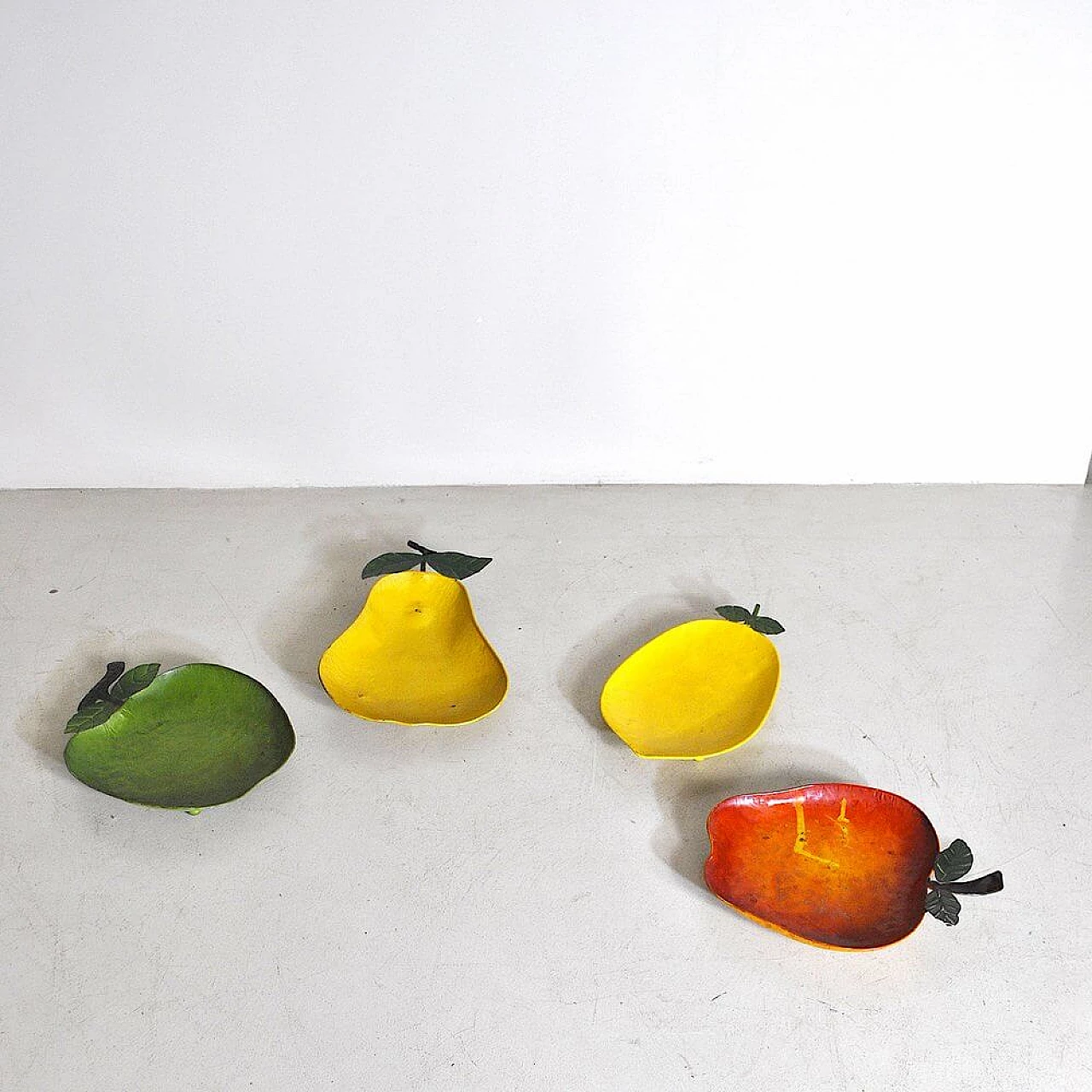 4 Fruit bowls in enameled metal, 40s 1265305