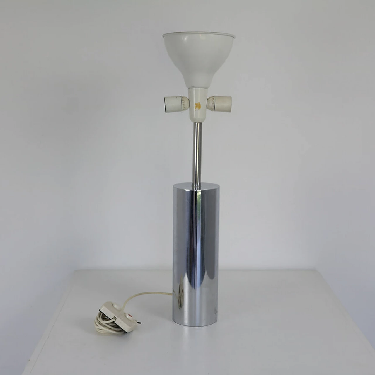 Lampada da tavolo con base in metallo di Reggiani, anni '50 1266308
