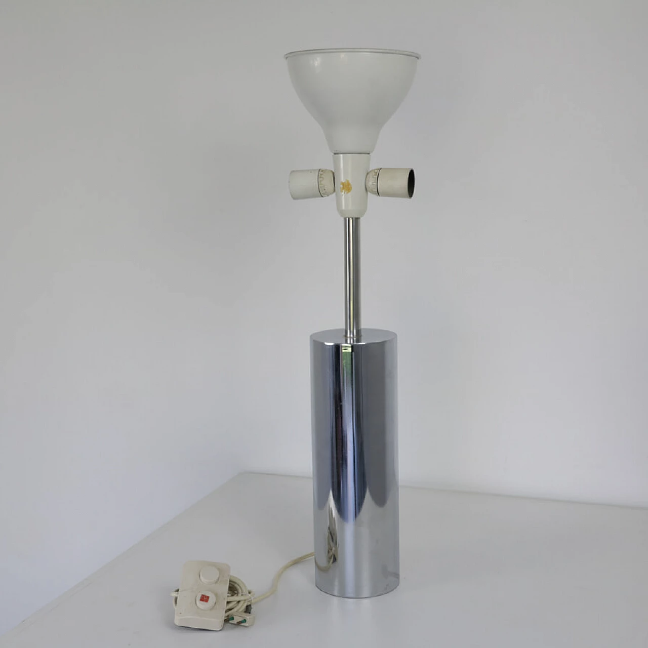 Lampada da tavolo con base in metallo di Reggiani, anni '50 1266311