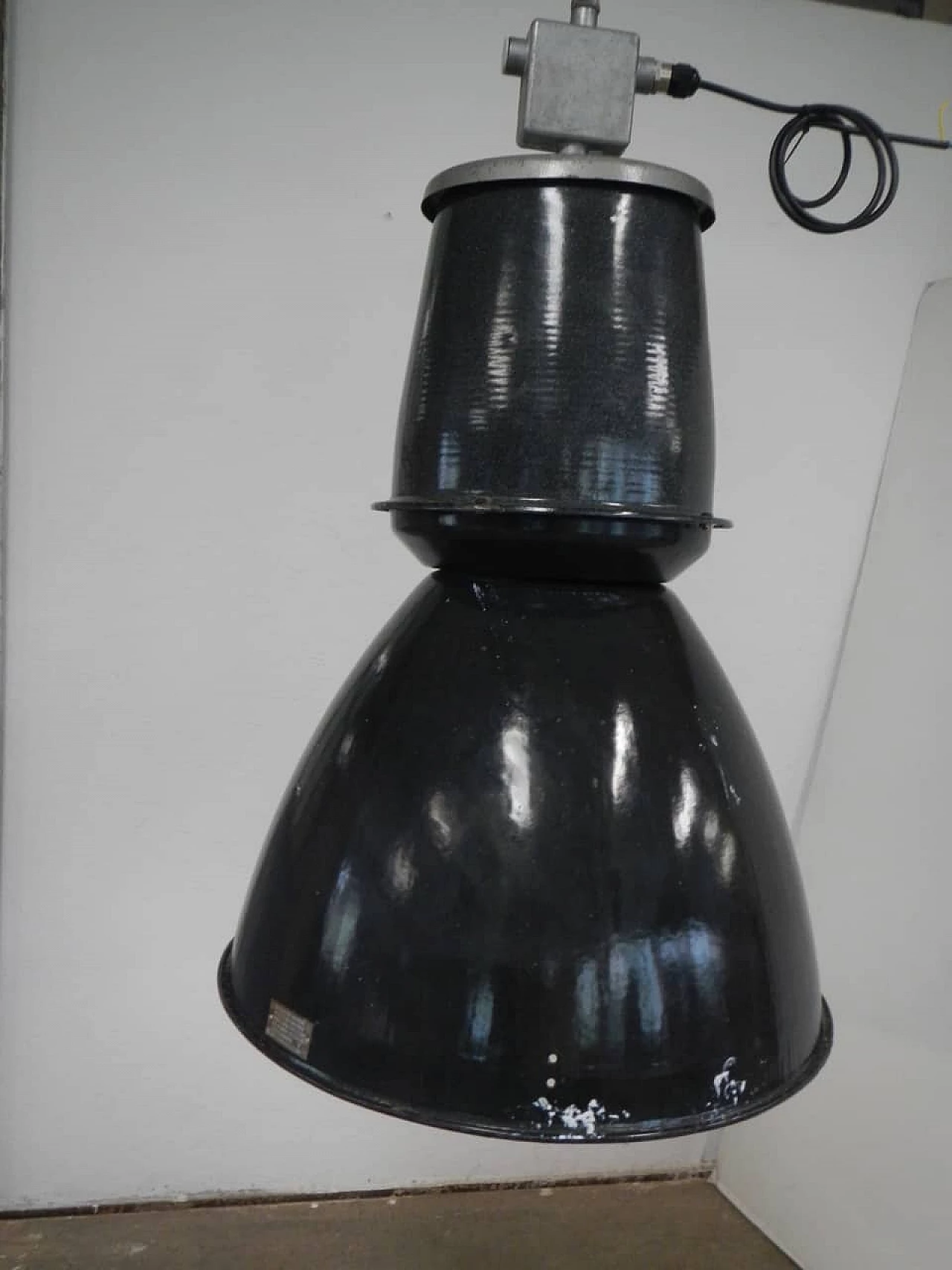Industrial enameled metal and ceramic lamp, 1960s 1266999