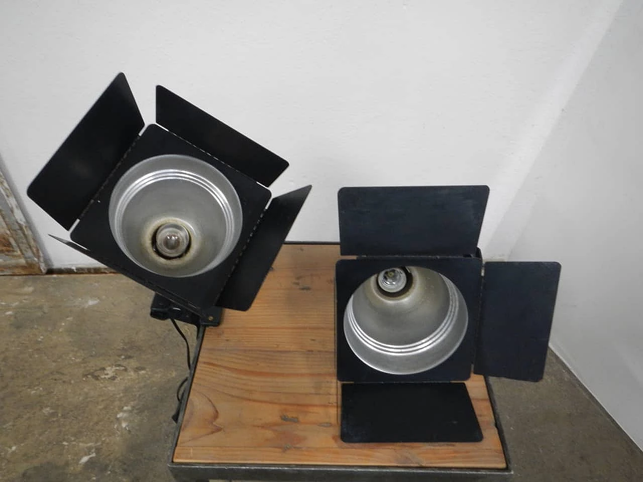 Coppia di luci per studio fotografico, anni '70 1267038