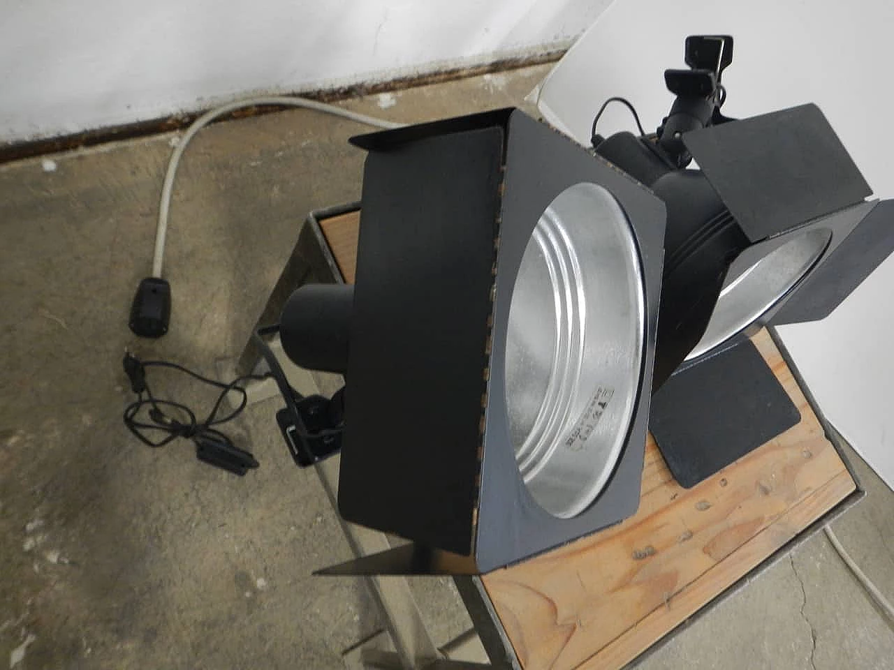 Coppia di luci per studio fotografico, anni '70 1267039