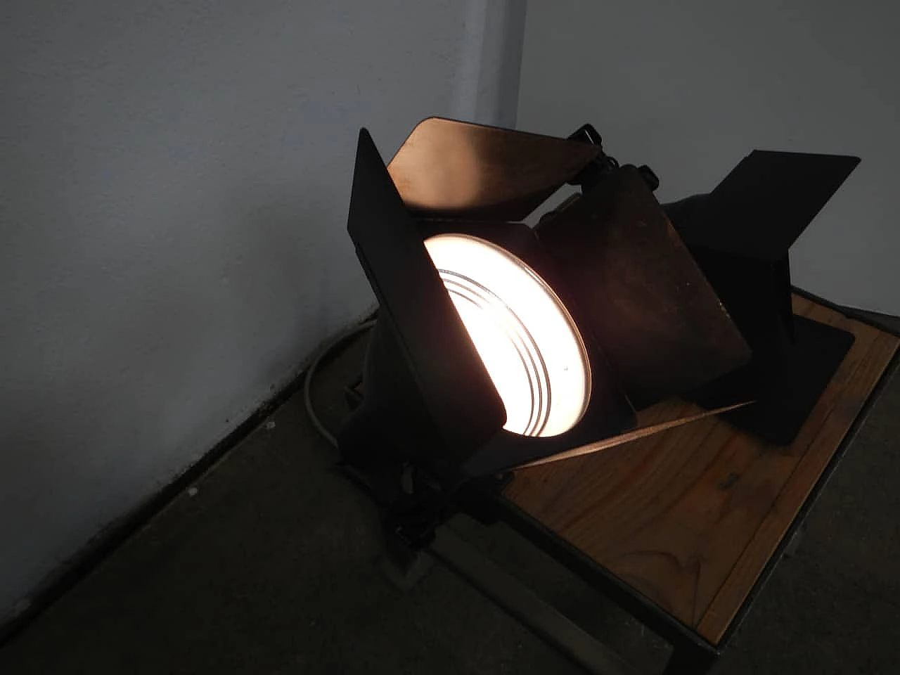 Coppia di luci per studio fotografico, anni '70 1267040