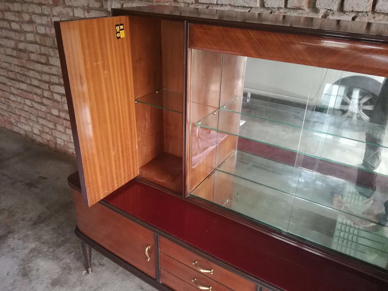Sideboard in rosewood and brass with display case by Galleria del Mobile d'Arte Cantù, 50s 1267459