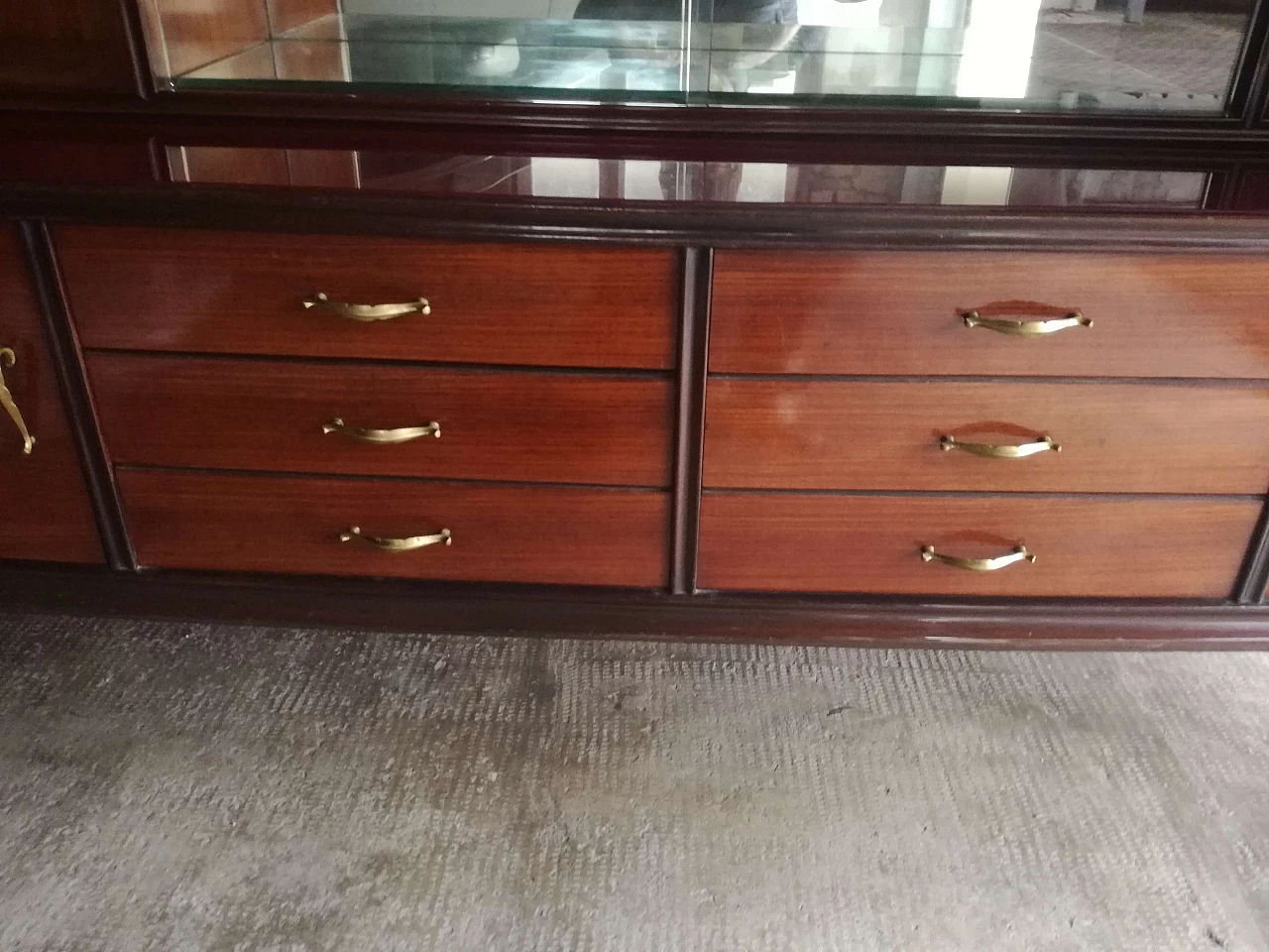 Sideboard in rosewood and brass with display case by Galleria del Mobile d'Arte Cantù, 50s 1267460