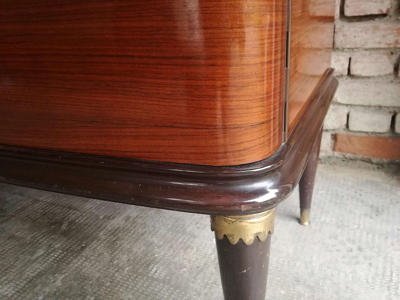 Sideboard in rosewood and brass with display case by Galleria del Mobile d'Arte Cantù, 50s 1267464