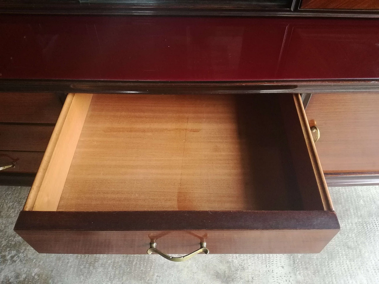 Sideboard in rosewood and brass with display case by Galleria del Mobile d'Arte Cantù, 50s 1267465