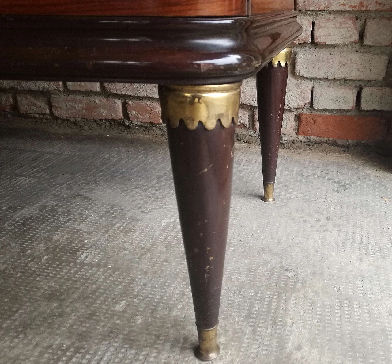 Sideboard in rosewood and brass with display case by Galleria del Mobile d'Arte Cantù, 50s 1267467