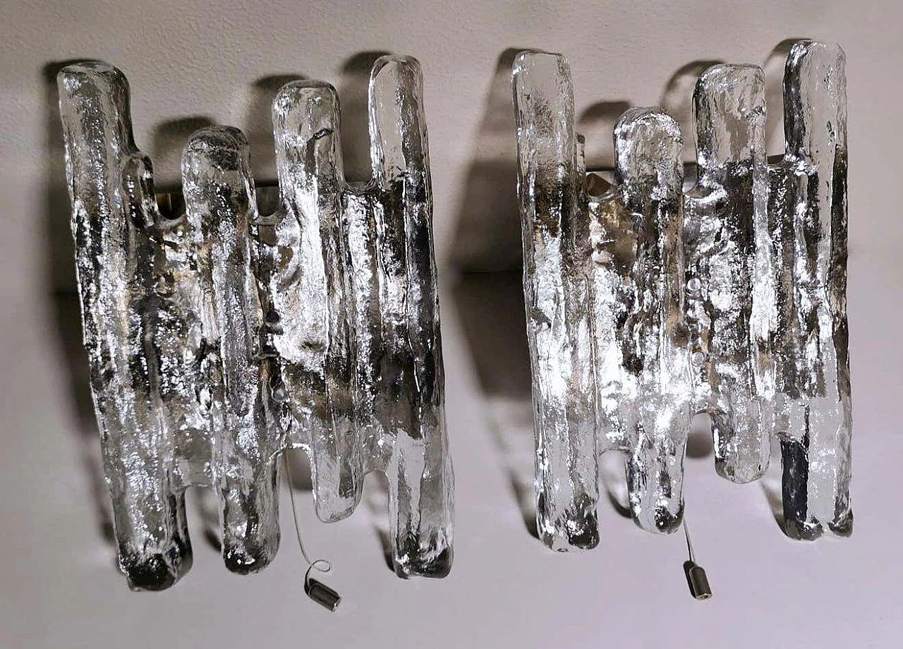 Coppia di appliques in vetro effetto ghiaccio di Murano e metallo di J.T. Kalmar per Kalmar, anni '60 1267525