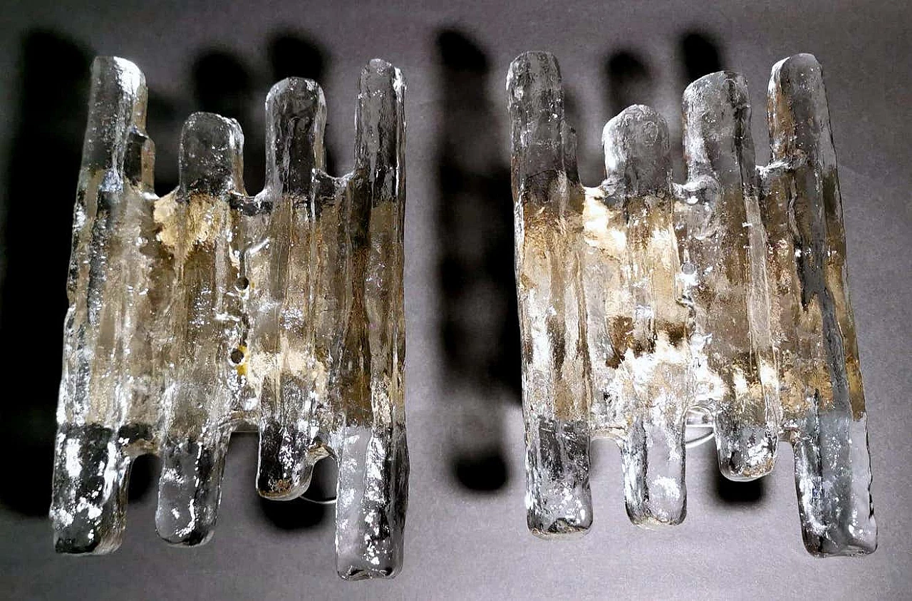 Coppia di appliques in vetro effetto ghiaccio di Murano e metallo di J.T. Kalmar per Kalmar, anni '60 1267527
