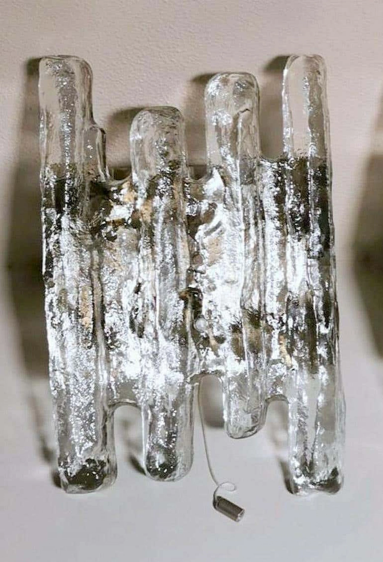 Coppia di appliques in vetro effetto ghiaccio di Murano e metallo di J.T. Kalmar per Kalmar, anni '60 1267528