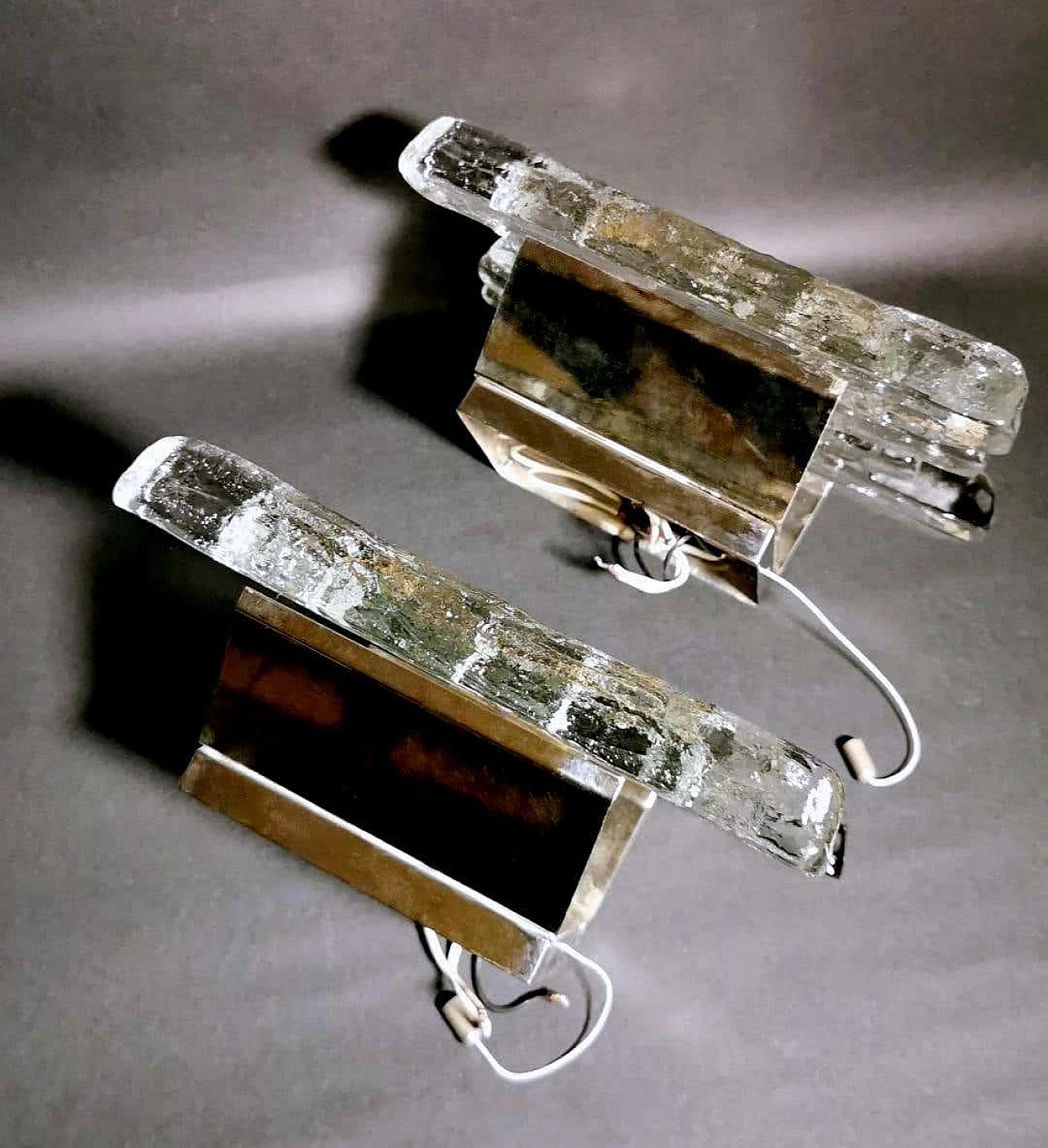 Coppia di appliques in vetro effetto ghiaccio di Murano e metallo di J.T. Kalmar per Kalmar, anni '60 1267538