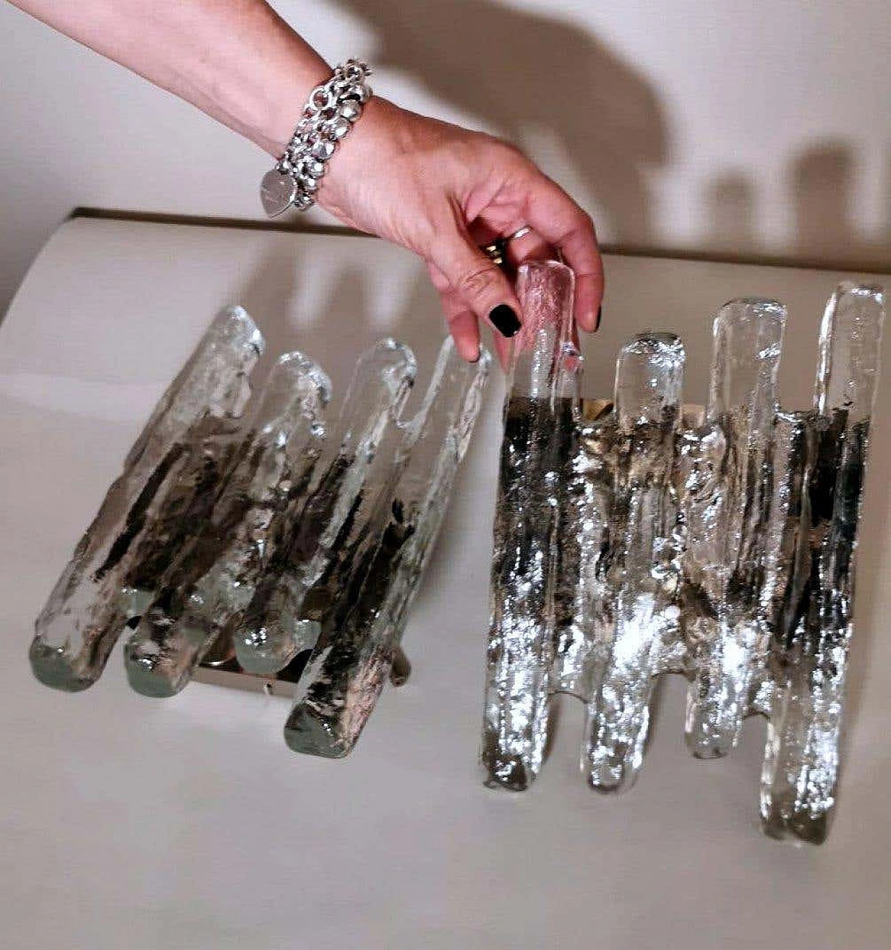 Coppia di appliques in vetro effetto ghiaccio di Murano e metallo di J.T. Kalmar per Kalmar, anni '60 1267541