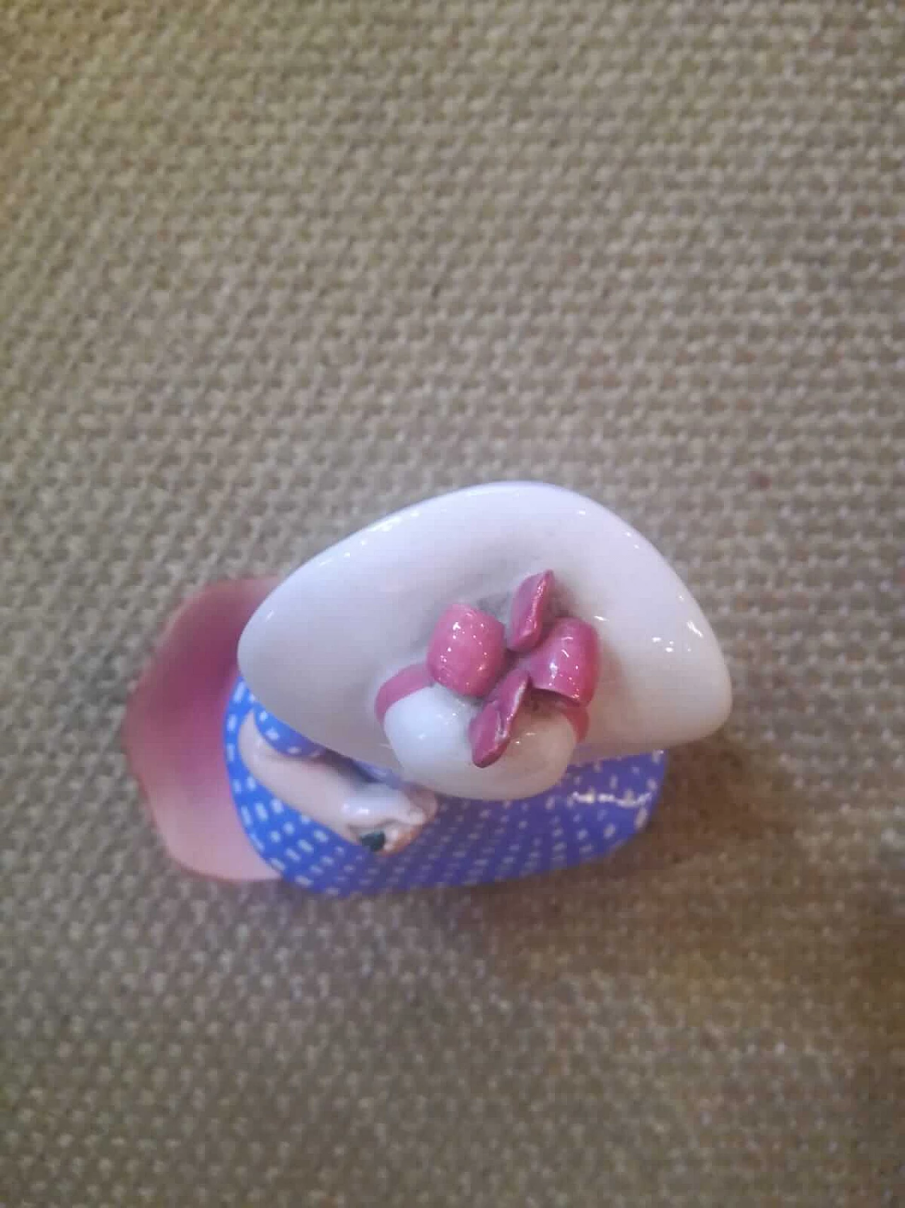 Sculpture of a little girl with hat in porcelain, 20s 1268370