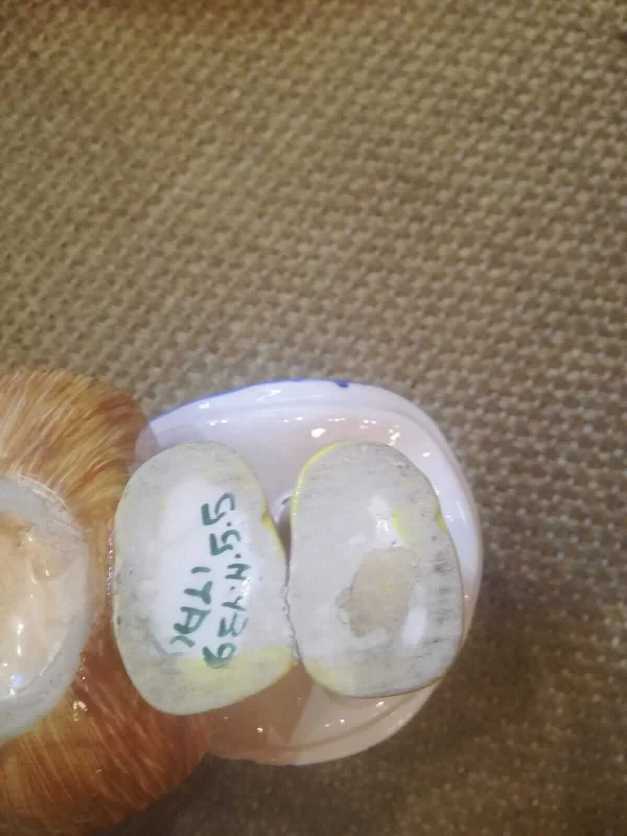 Sculpture of a little girl with hat in porcelain, 20s 1268373