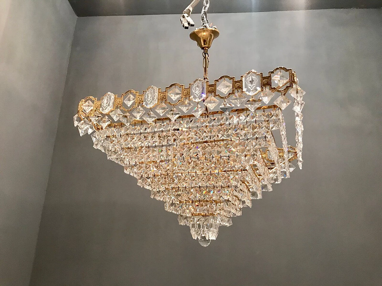 Crystal chandelier with brass structure, 70s 1269023