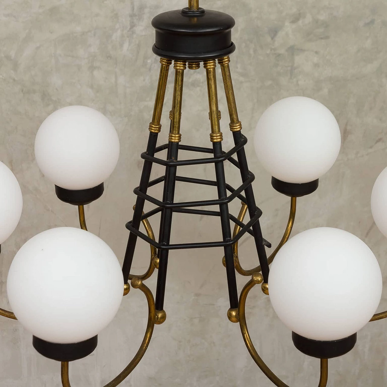 Lampadario in ottone, metallo verniciato e vetro opalino di Stilnovo, anni 60 1269182