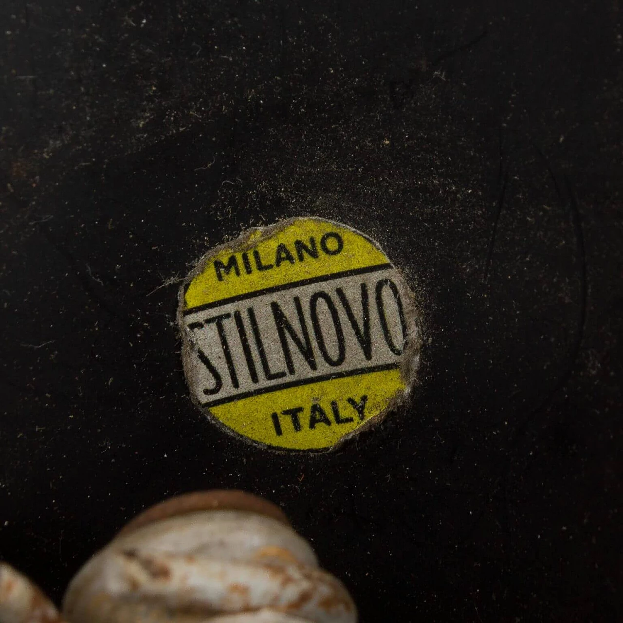 Lampadario in ottone, metallo verniciato e vetro opalino di Stilnovo, anni 60 1269192