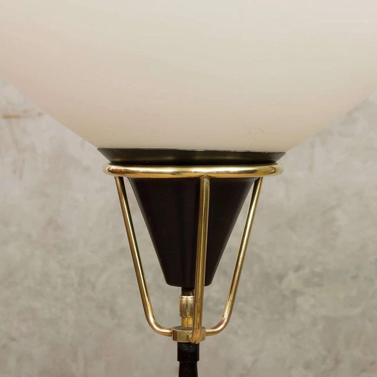 Floor lamp in brass, vernised metal and opaline glass by Stilnovo, 60s 1269247