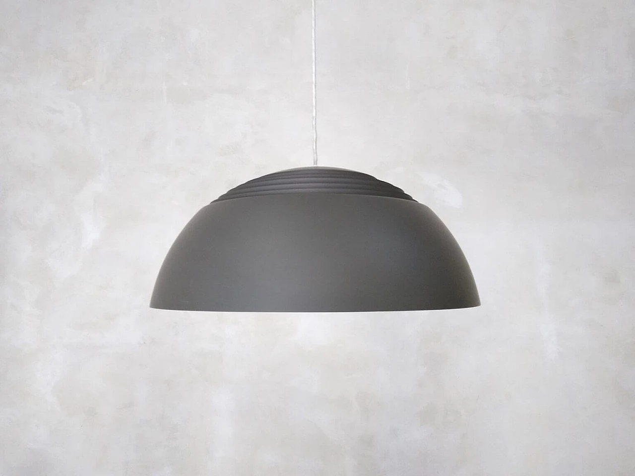 Lampada a sospensione di Arne Jacobsen per Louis Poulsen AJ Royal, anni '50 1269315