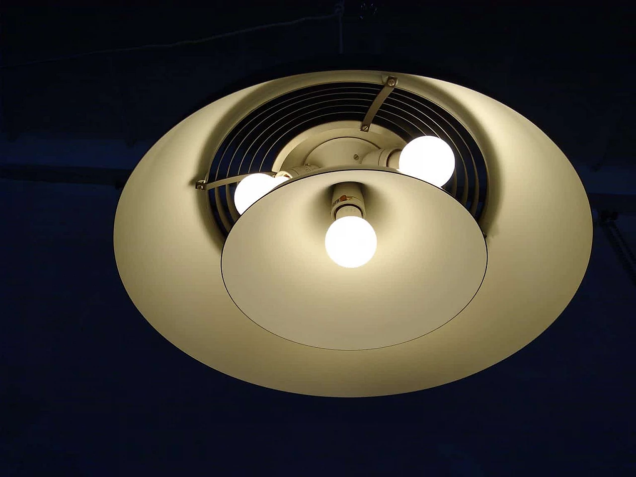 Lampada a sospensione di Arne Jacobsen per Louis Poulsen AJ Royal, anni '50 1269323