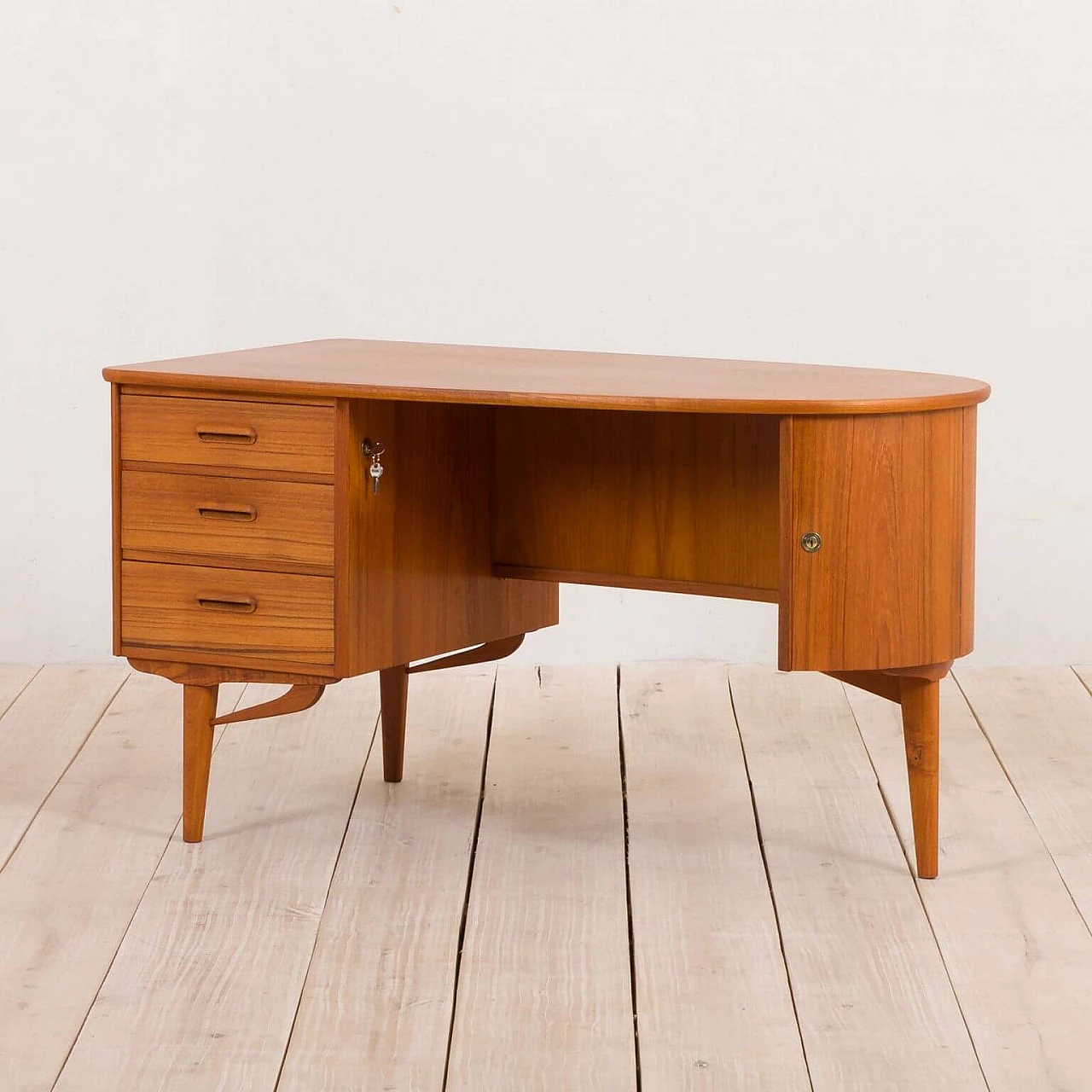 Free standing executive desk with round side in teak, 70s 1269903