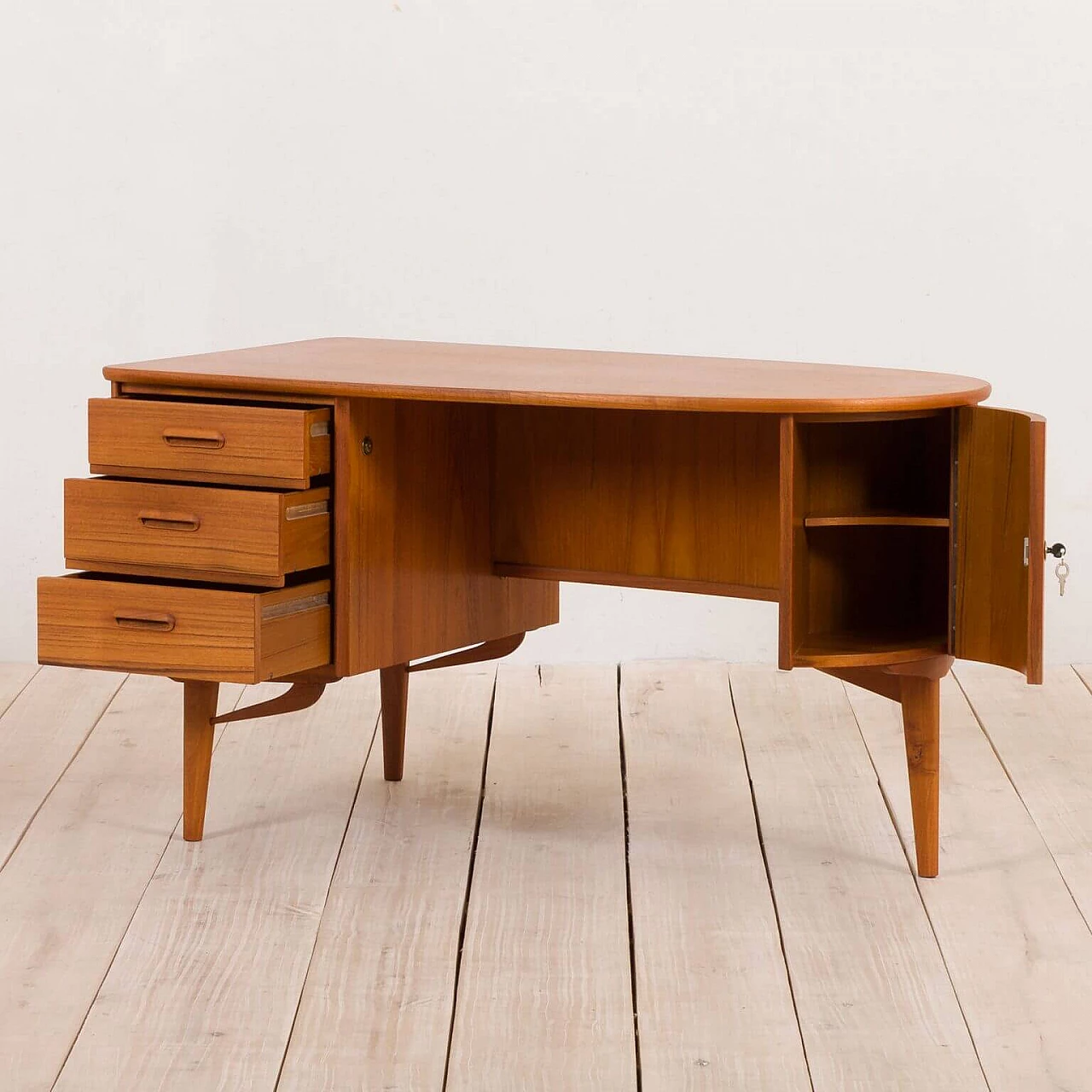 Free standing executive desk with round side in teak, 70s 1269904