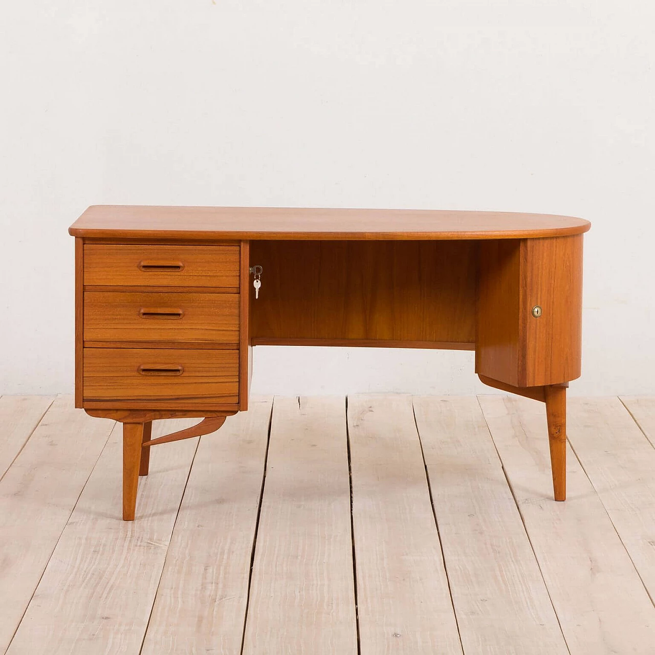 Free standing executive desk with round side in teak, 70s 1269905