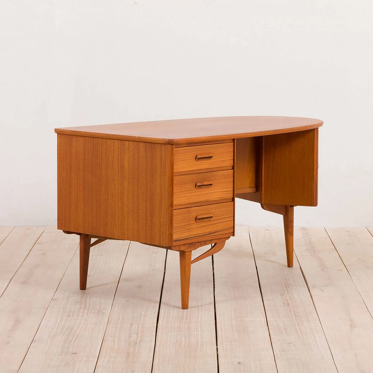 Free standing executive desk with round side in teak, 70s 1269906