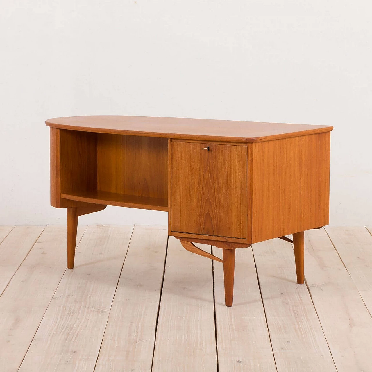 Free standing executive desk with round side in teak, 70s 1269908