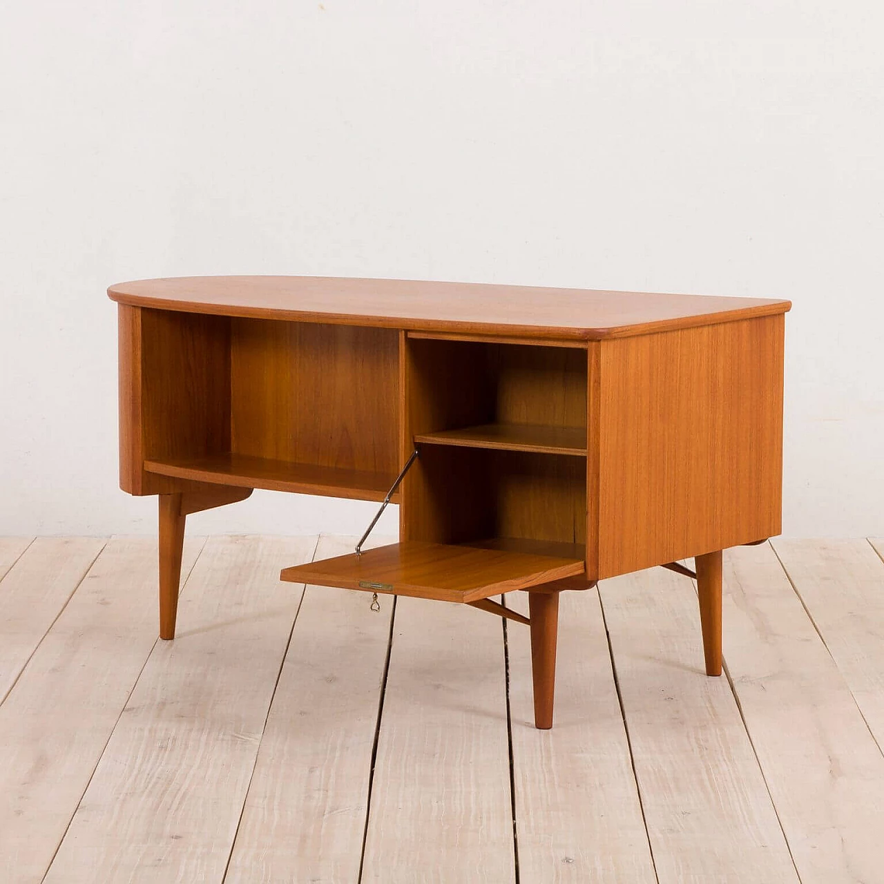 Free standing executive desk with round side in teak, 70s 1269909