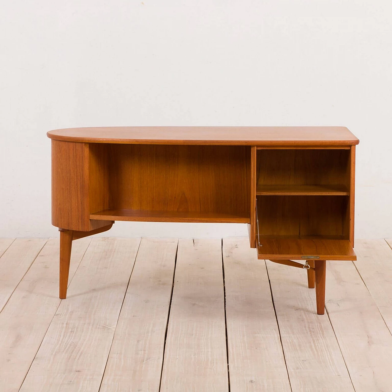 Free standing executive desk with round side in teak, 70s 1269910