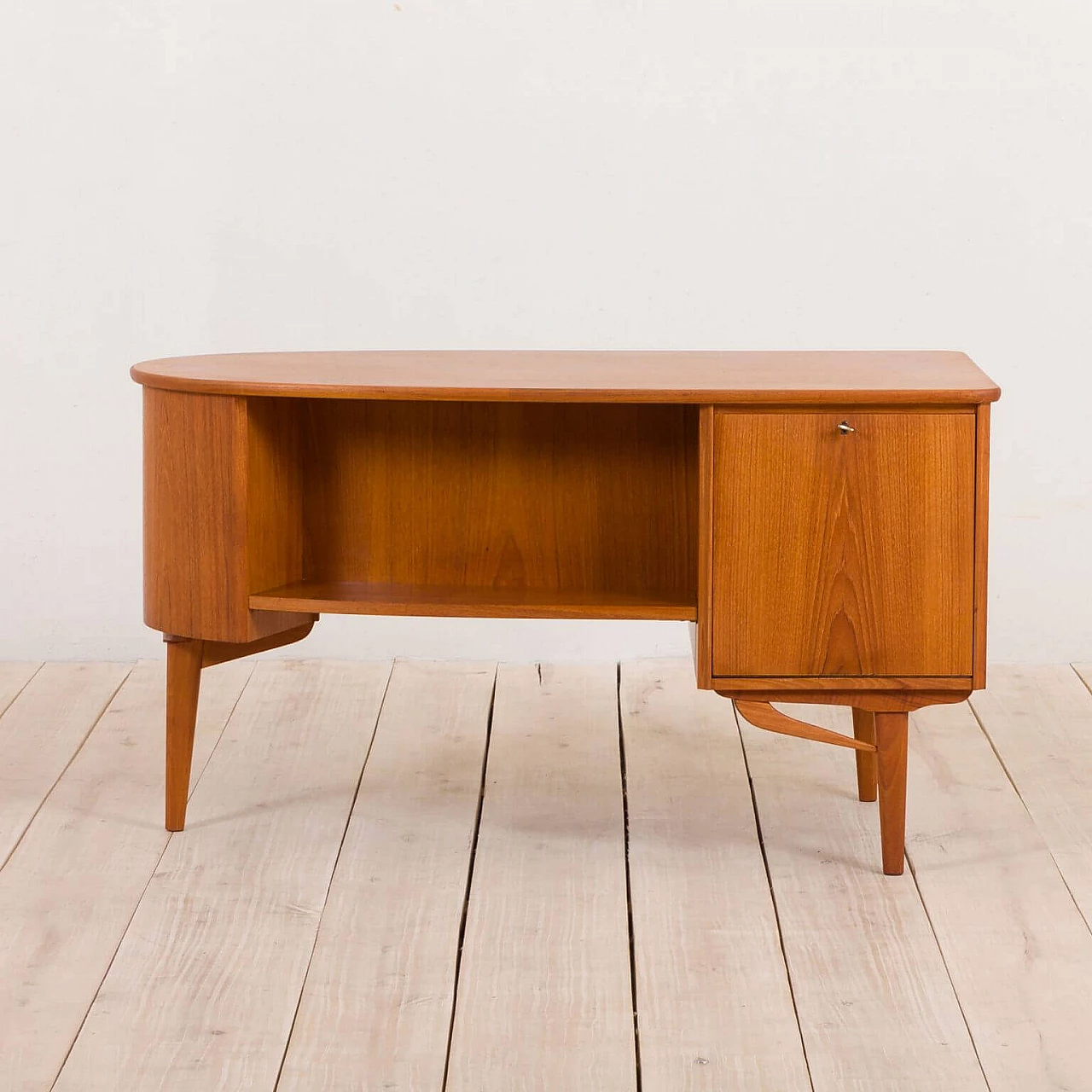 Free standing executive desk with round side in teak, 70s 1269911