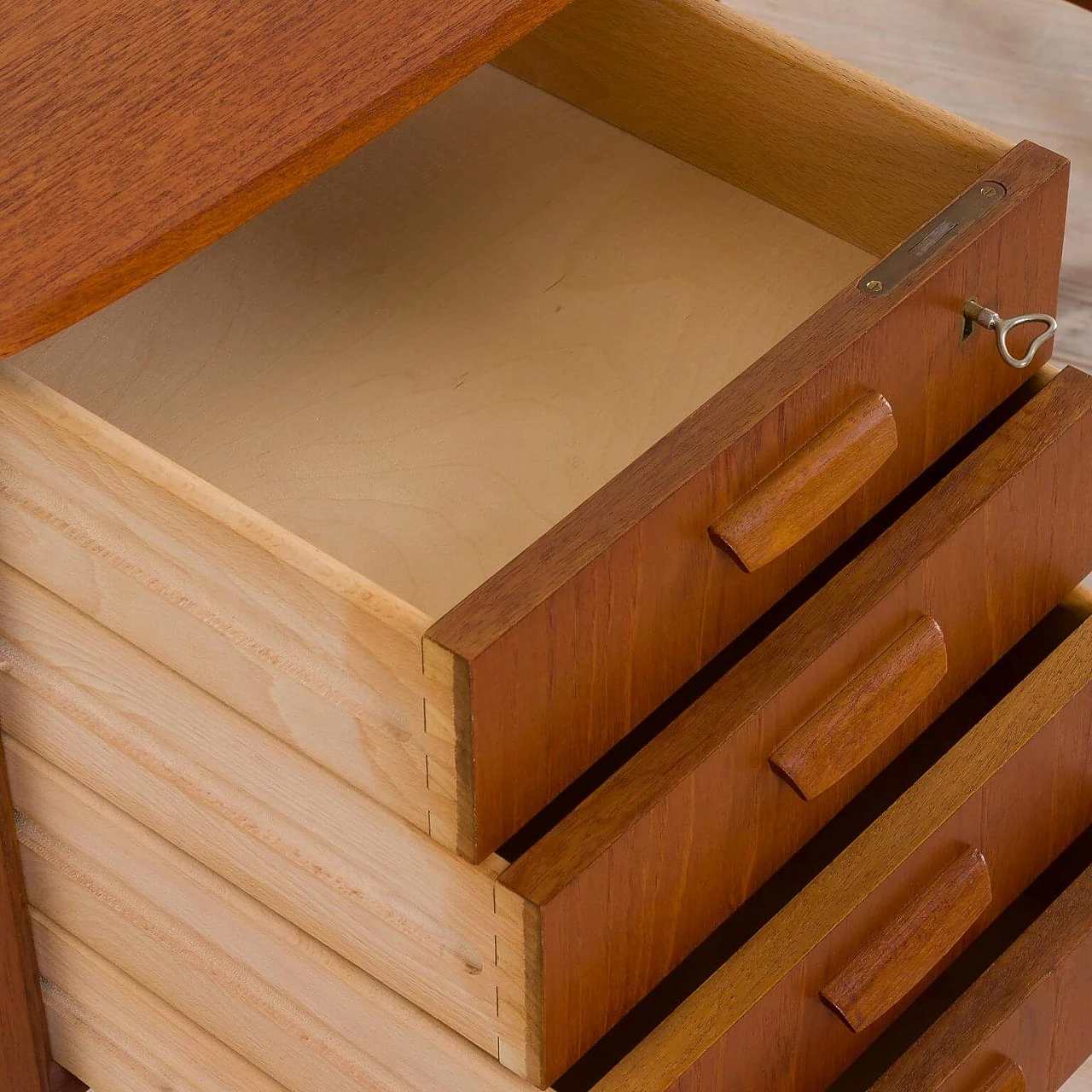 Scrivania direzionale indipendente a forma di proiettile in teak di H.P. Hansen per Randers Møbelfabrik, anni '60 1270120