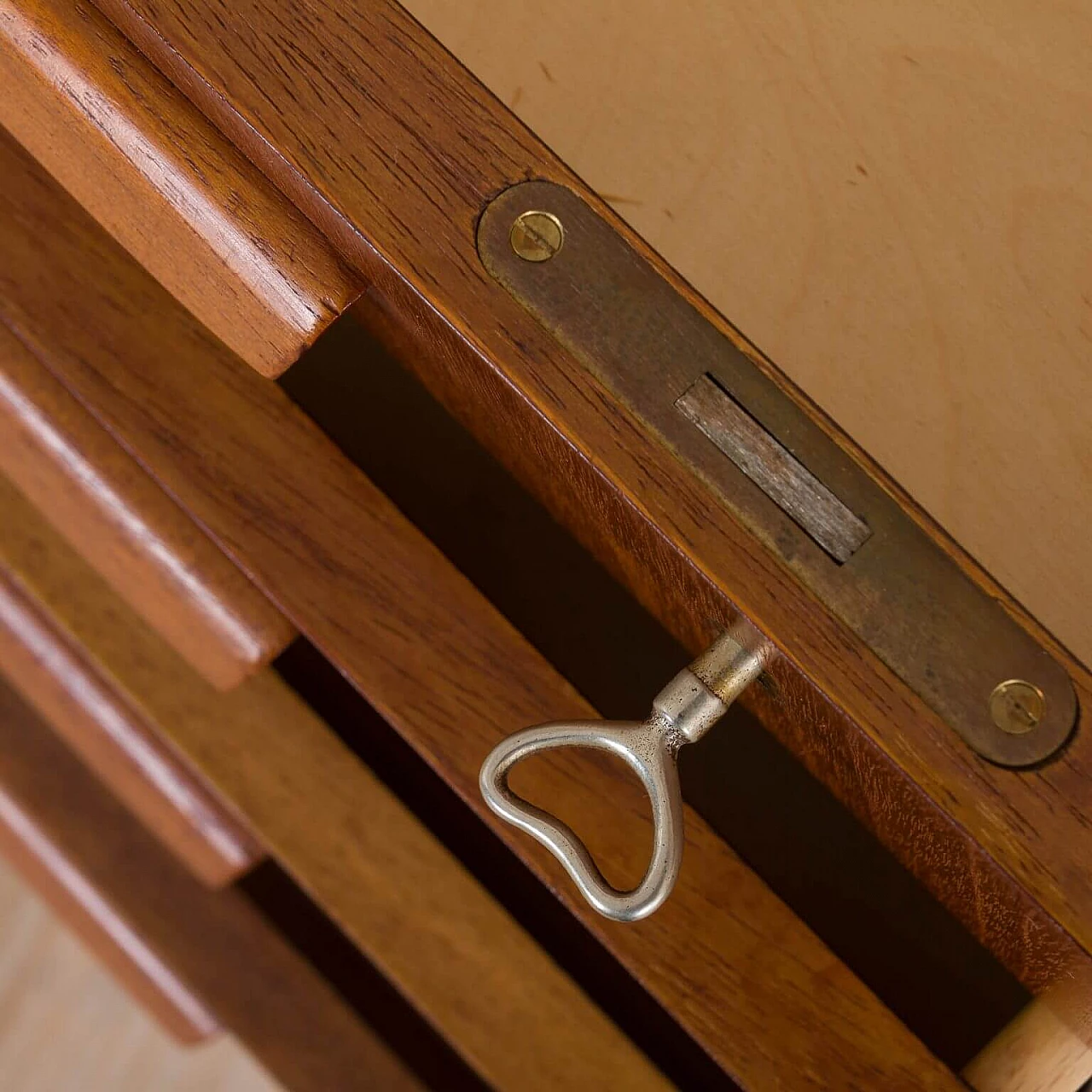 Scrivania direzionale indipendente a forma di proiettile in teak di H.P. Hansen per Randers Møbelfabrik, anni '60 1270121