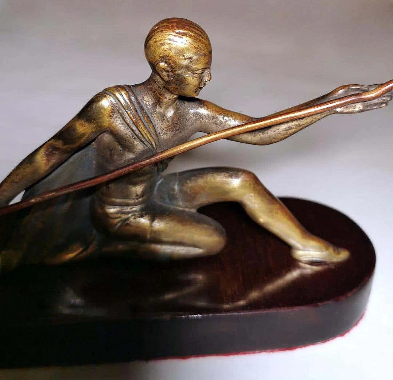 Statuetta Art Deco raffigurante una giovane ginnasta in bronzo e legno, anni '20 1271805