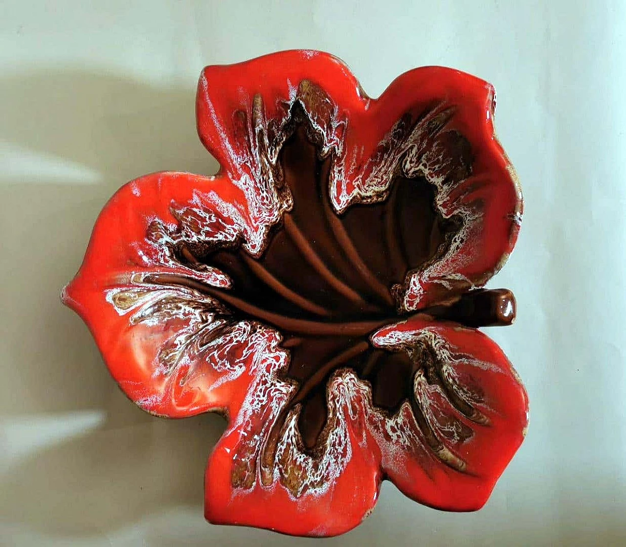 Centrotavola a forma di foglia in ceramica colorata di Vallauris, anni '40 1271989