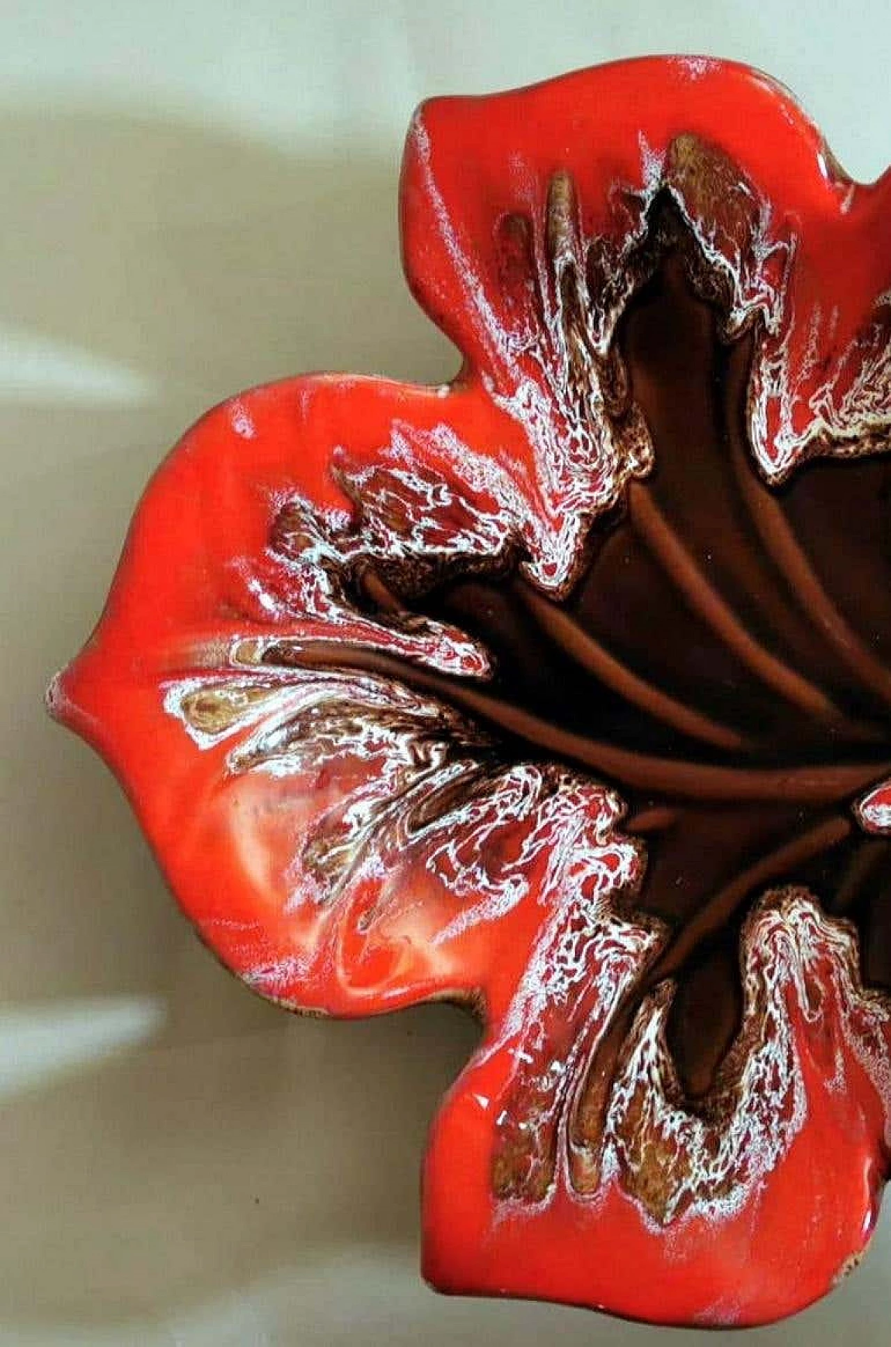 Centrotavola a forma di foglia in ceramica colorata di Vallauris, anni '40 1271992