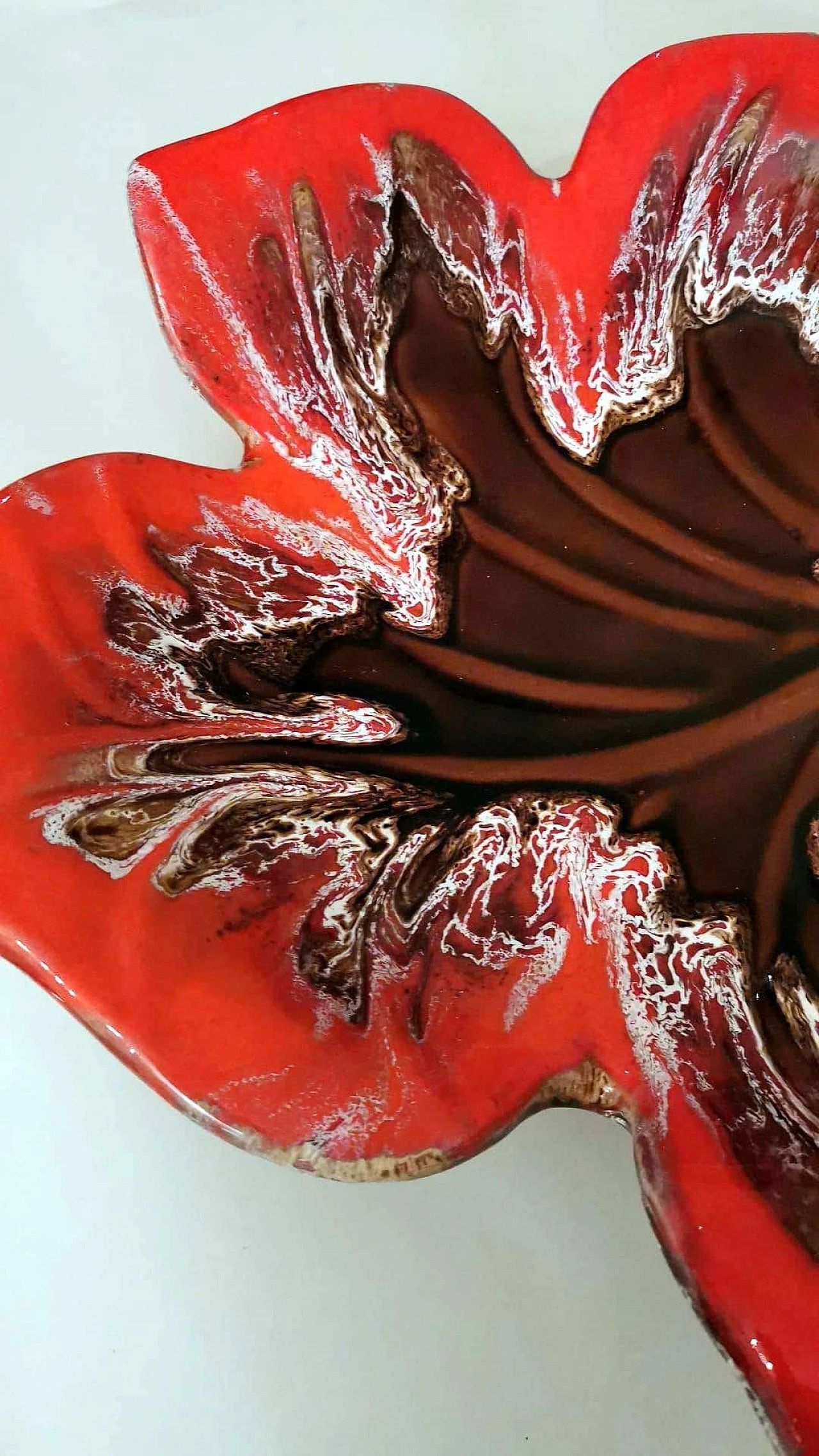 Centrotavola a forma di foglia in ceramica colorata di Vallauris, anni '40 1271993