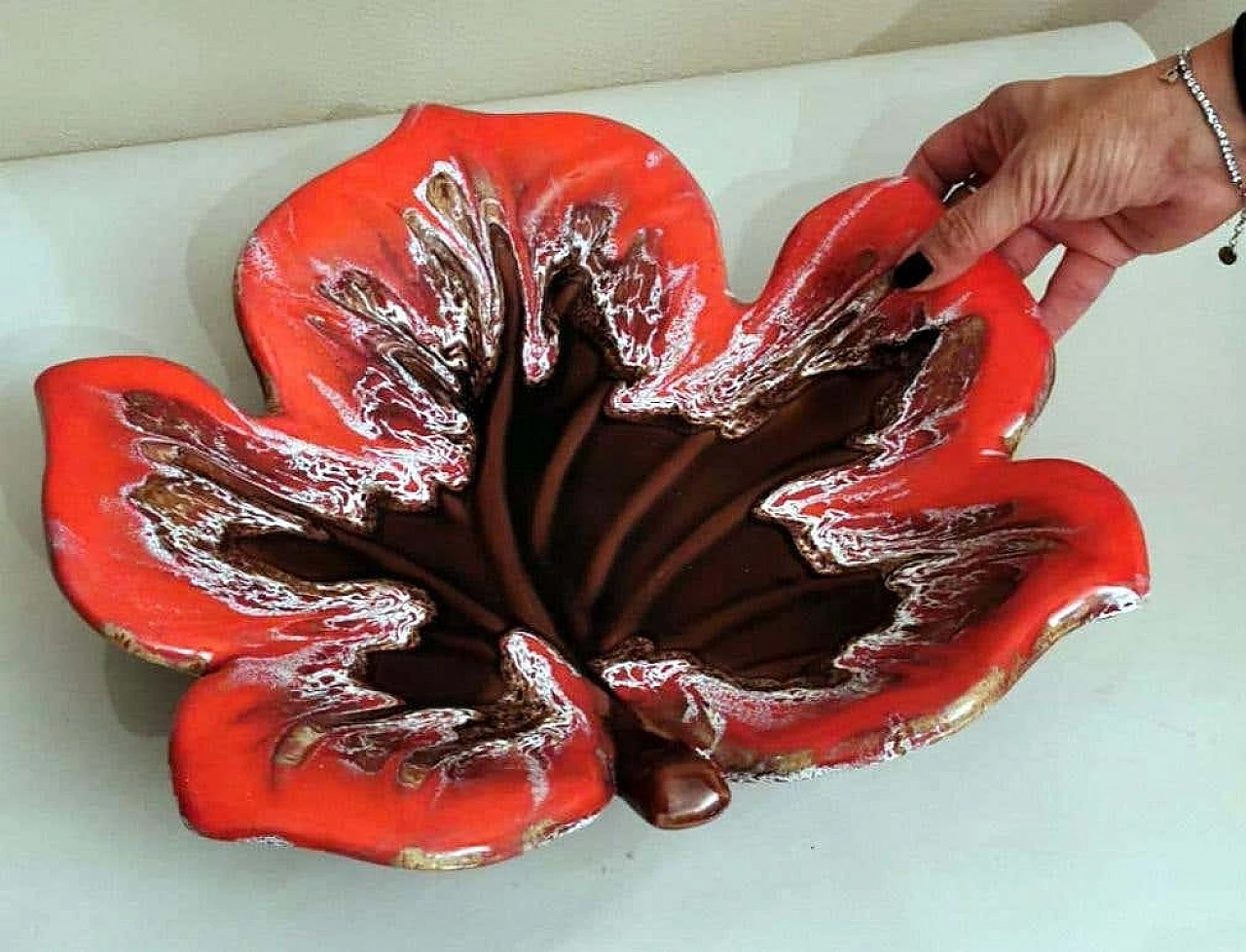 Centrotavola a forma di foglia in ceramica colorata di Vallauris, anni '40 1271999
